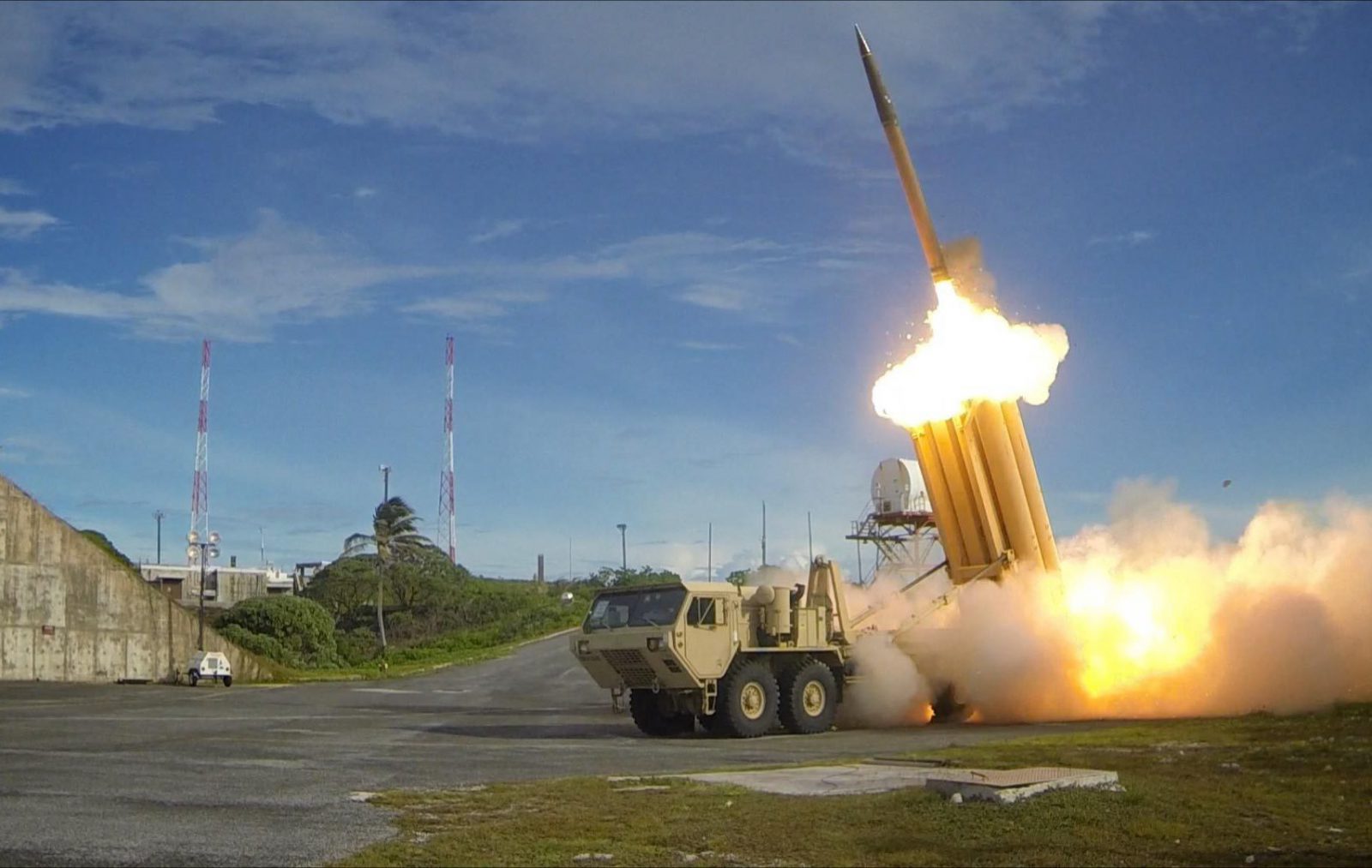 cropped-The_first_of_two_Terminal_High_Altitude_Area_Defense_THAAD_interceptors_is_launched_during_a_successful_intercept_test_-_US_Army.jpg